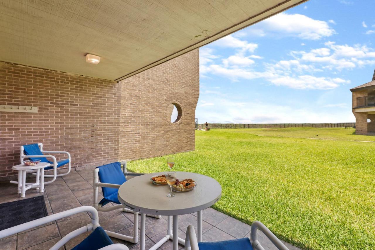 Ground Floor Beachfront Beauty! Steps To The Beach And Pool South Padre Island Esterno foto