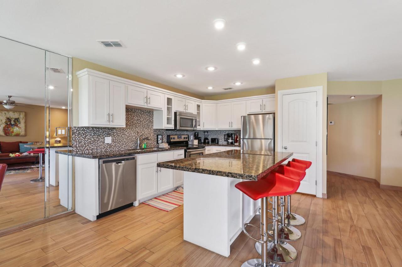 Ground Floor Beachfront Beauty! Steps To The Beach And Pool South Padre Island Esterno foto