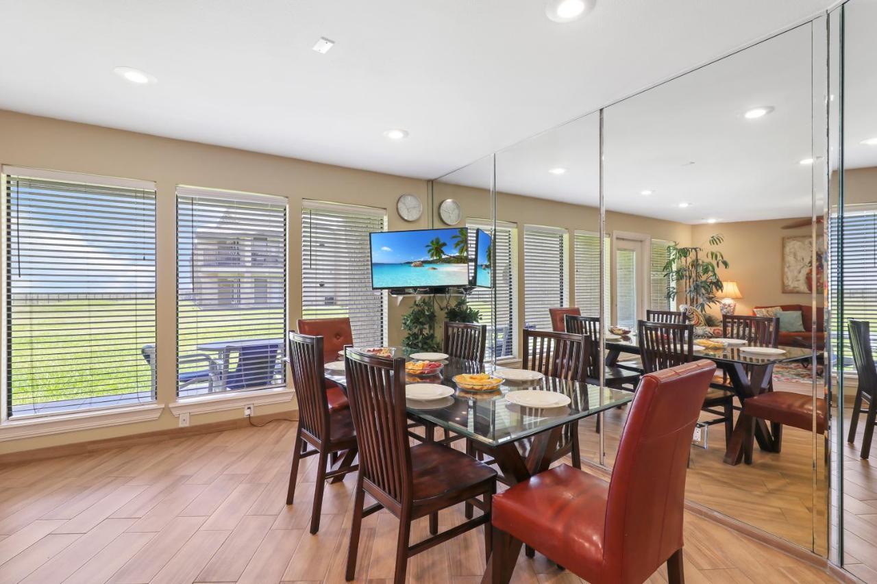 Ground Floor Beachfront Beauty! Steps To The Beach And Pool South Padre Island Esterno foto