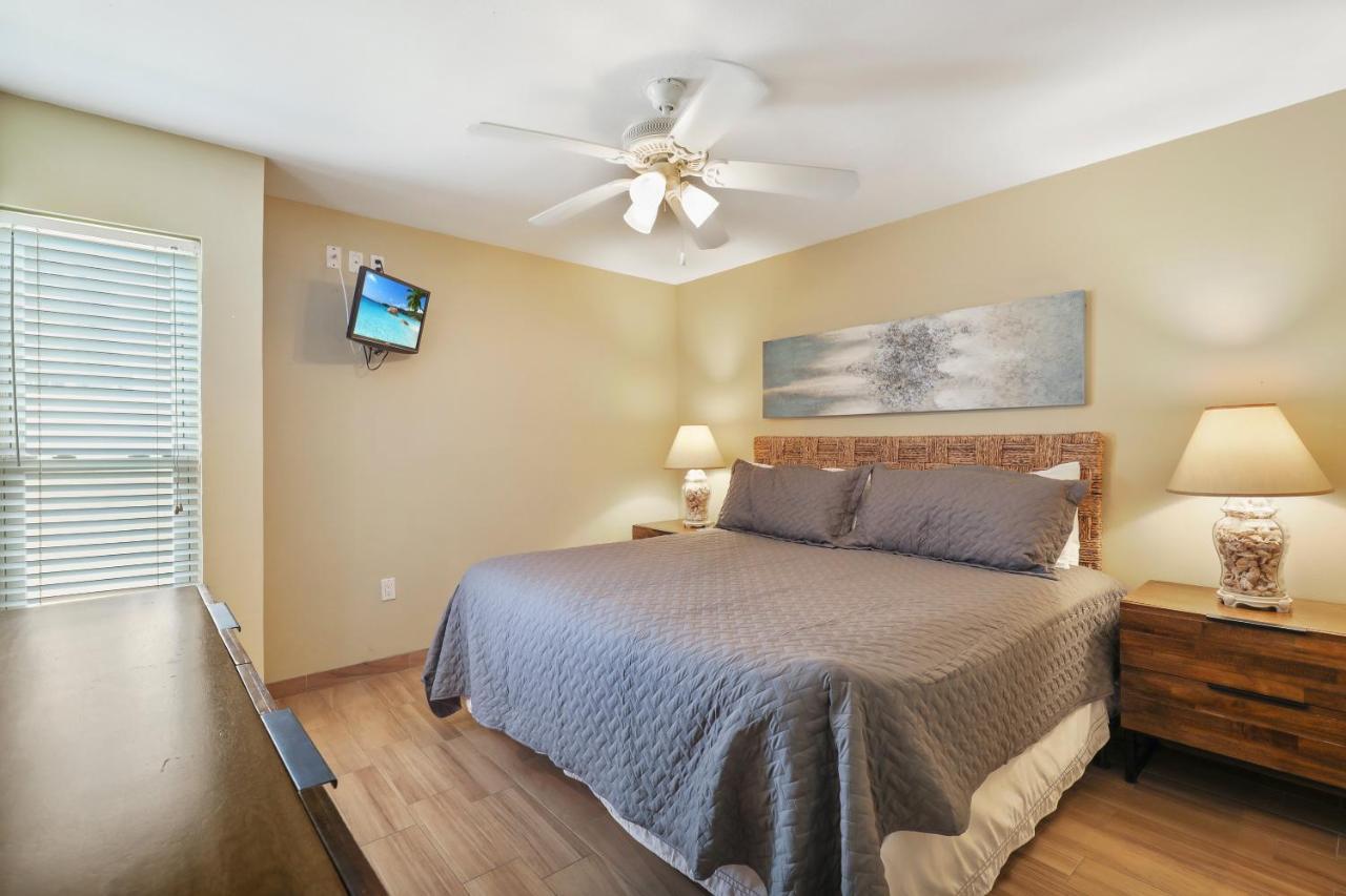 Ground Floor Beachfront Beauty! Steps To The Beach And Pool South Padre Island Esterno foto