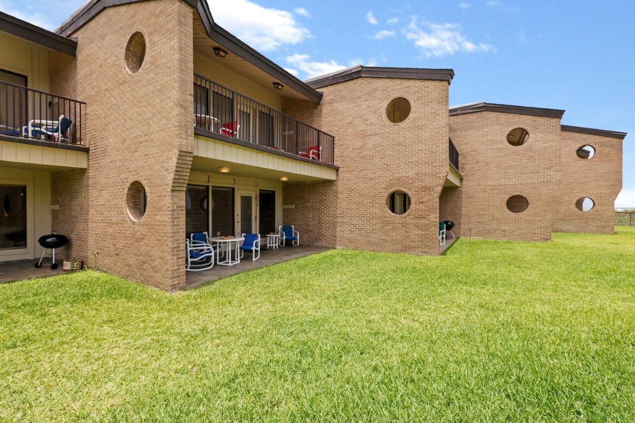 Ground Floor Beachfront Beauty! Steps To The Beach And Pool South Padre Island Esterno foto